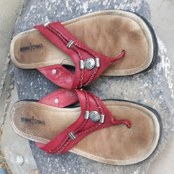 Minnetonka women's leather slip on sandal thong size 11. Western, boho. - Picture 2 of 5